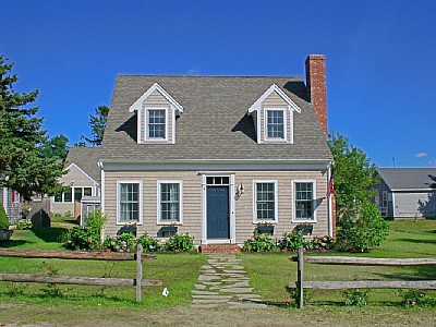 p_Front_Exteriorbeach_house_plans